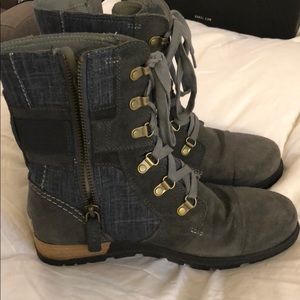 Sorel Zip up boots